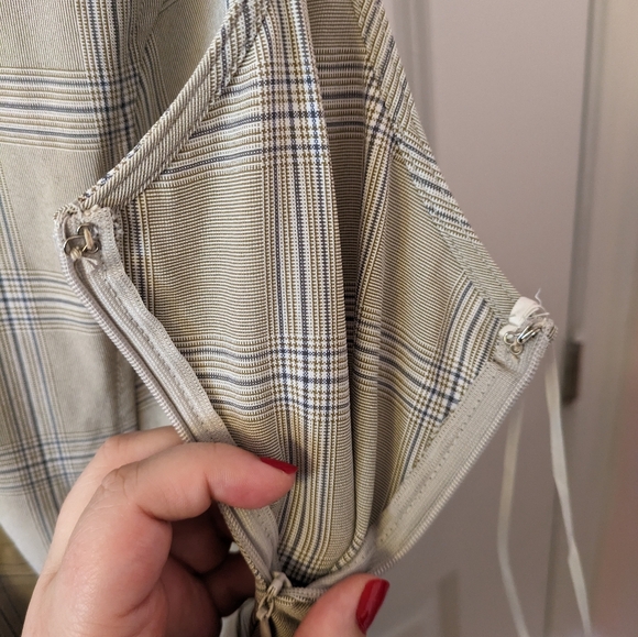 Plus-Size Dress Taupe Colour Sleeveless Button-Up Collar Checkered/Plaid Pattern - Picture 5 of 12